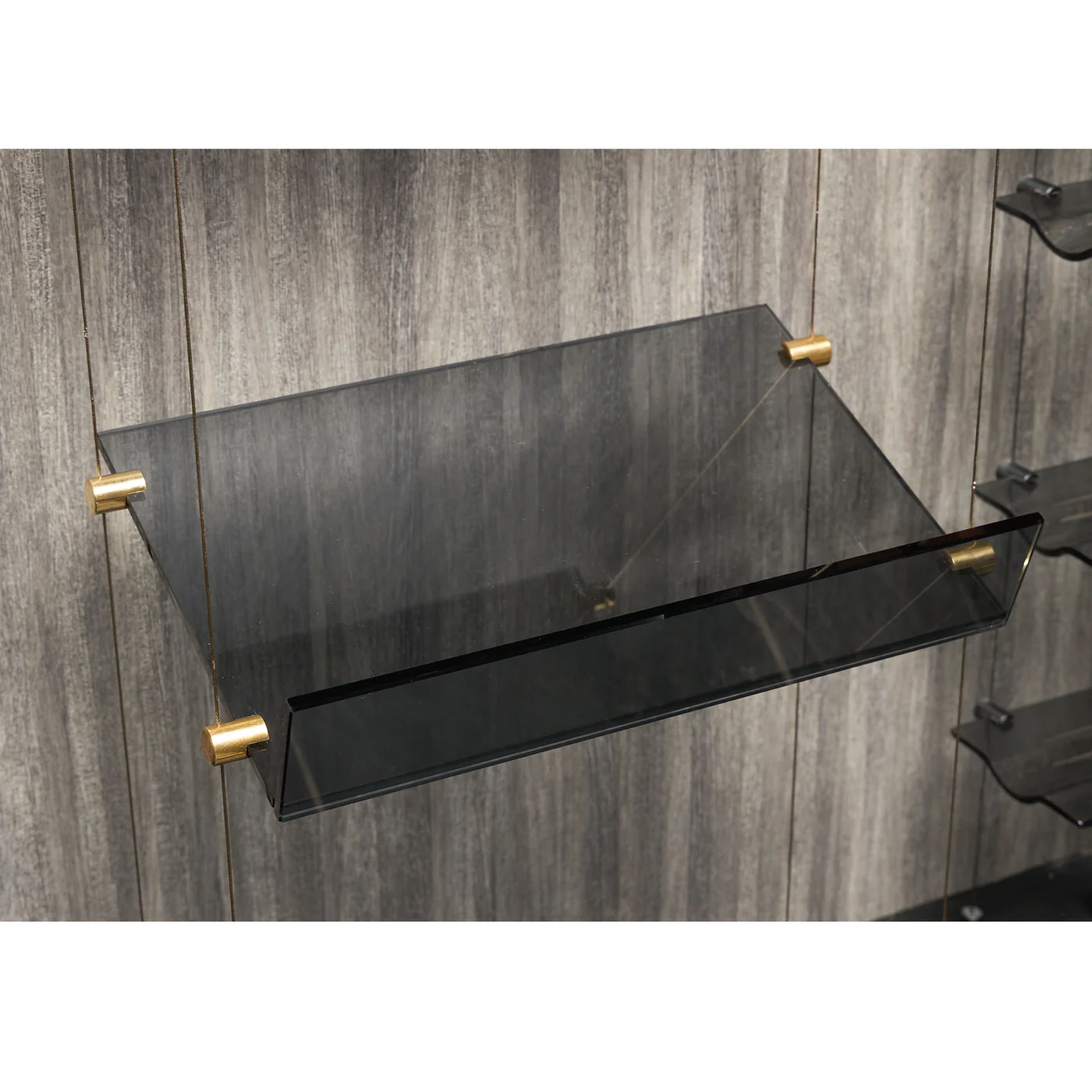 Float-Glass-Presentation-Shelf-Without-Bottles-1.webp